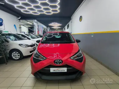 Usata Toyota Aygo Connect Style 72 CV (52 kW) 2021 Rosso Utilitaria