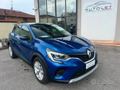 Second-hand Renault Captur Zen 101 CP (74 kW) 2022 Albastru SUV