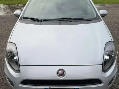 Usata Fiat Grande Punto 77 CV (56 kW) 2012 Bianco Utilitaria