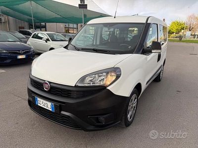 Usata Fiat Doblò Lounge 90 CV (66 kW) 2021 Bianco Monovolume