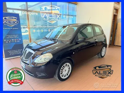 Usado Lancia Ypsilon 60 HP (44 kW) 2009 Preto Citadino
