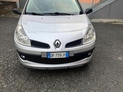 Usata Renault Clio II Dynamique 75 CV (55 kW) 2007 Grigio Berlina