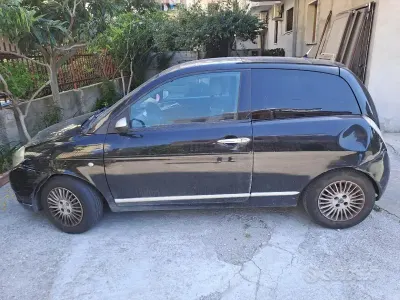 Usata Lancia Ypsilon 105 CV (77 kW) 2008 Nero Utilitaria