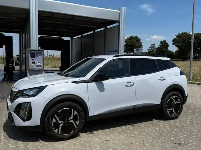 Usata Peugeot 2008 Allure 100 CV (73 kW) 2025 Bianco SUV