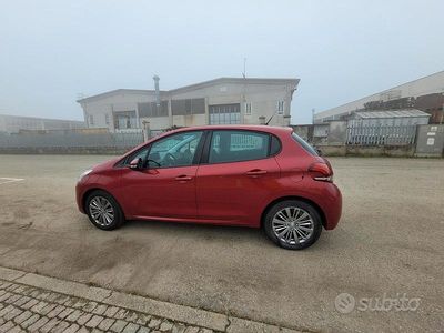 Usata Peugeot 208 82 CV (60 kW) 2016 Rosso Utilitaria