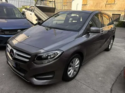 Usata Mercedes B180 109 CV (80 kW) 2015 Grigio Utilitaria