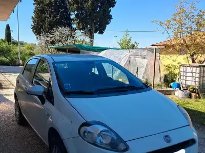 Usata Fiat Grande Punto 65 CV (47 kW) 2013 Bianco Utilitaria