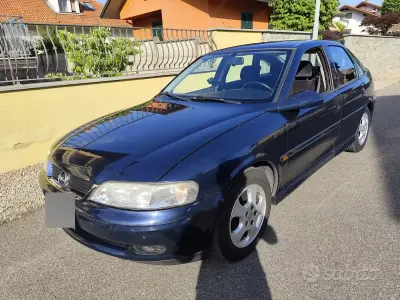 Usata Opel Vectra Edition 101 CV (74 kW) 2000 Bluazzurro Berlina