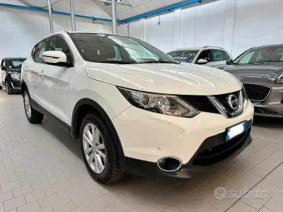 Usata Nissan Qashqai Acenta 131 CV (96 kW) 2015 Bianco SUV