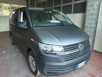 Usata VW Caravelle 150 CV (110 kW) 2023 Giallo Furgone