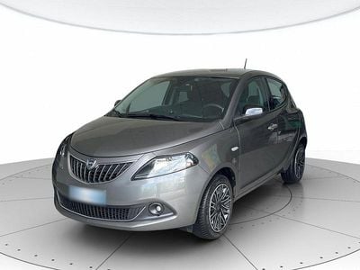 Usata Lancia Ypsilon Gold 70 CV (51 kW) 2022 Grigio pietra Utilitaria