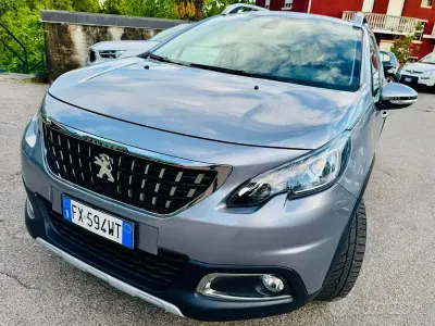 Usata Peugeot 2008 Allure 102 CV (75 kW) 2019 Grigio SUV