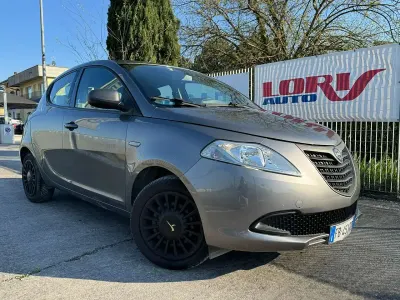 Usata Lancia Ypsilon Gold 69 CV (50 kW) 2015 Grigio Utilitaria