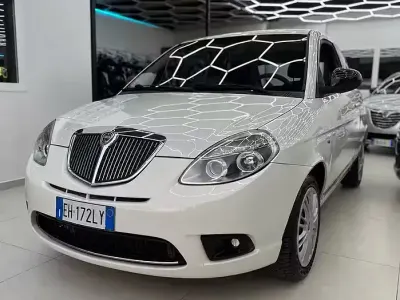 Usata Lancia Ypsilon 69 CV (50 kW) 2011 Bianco Utilitaria