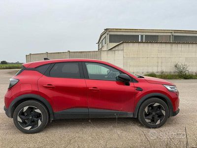 Usata Renault Captur 101 CV (74 kW) 2024 Rosso SUV
