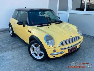 Usado Mini Cooper 116 CV (85 kW) 2002 Amarillo Utilitario