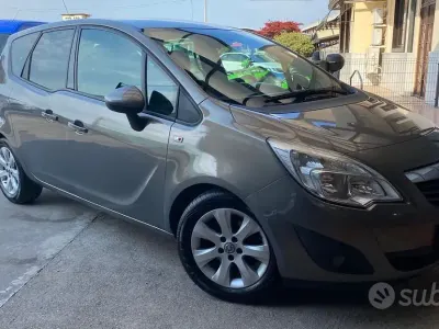 Usata Opel Meriva Cosmo 95 CV (69 kW) 2012 Grigio Monovolume