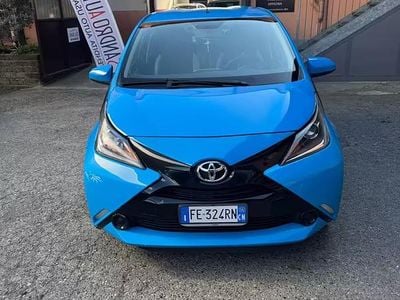 Usata Toyota Aygo X-play 69 CV (50 kW) 2016 Blu Utilitaria
