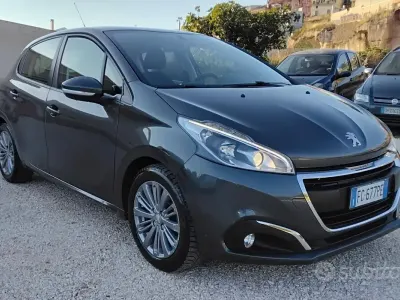 Usata Peugeot 208 Active 75 CV (55 kW) 2016 Grigio Utilitaria