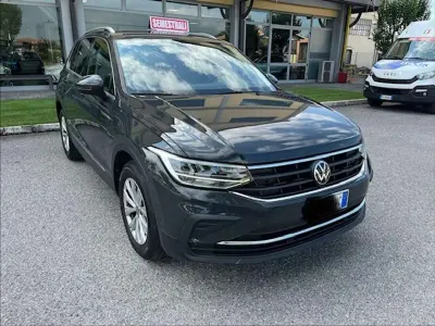 Usata VW Tiguan Life 150 CV (110 kW) 2024 Grigio SUV