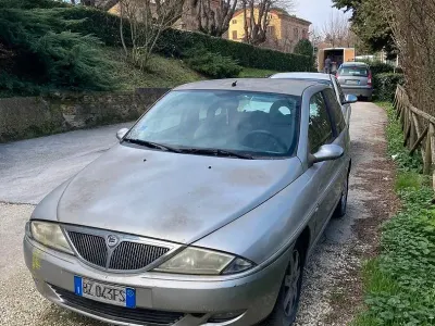Usata Lancia Ypsilon 60 CV (44 kW) 2003 Grigio Utilitaria