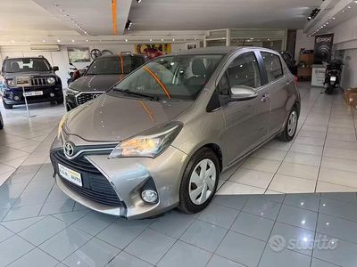 Usata Toyota Yaris Lounge 69 CV (50 kW) 2014 Marrone Utilitaria