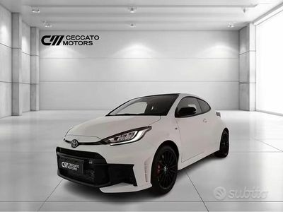 Usata Toyota Yaris 280 CV (205 kW) 2024 Bianco Utilitaria