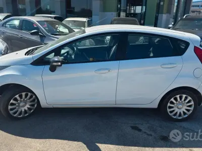Usata Ford Fiesta 68 CV (50 kW) 2009 Bianco Berlina