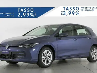 Usata VW Golf VIII Life 116 CV (85 kW) 2025 Blu Berlina