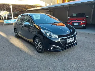 Usata Peugeot 208 Allure 82 CV (60 kW) 2017 Nero Utilitaria