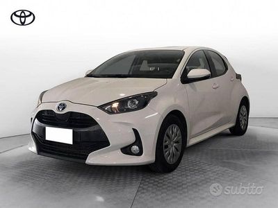 Usata Toyota Yaris Hybrid Active 116 CV (85 kW) 2023 Bianco Berlina