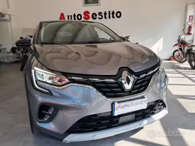 Usata Renault Captur Techno 101 CV (74 kW) 2023 Grigio SUV