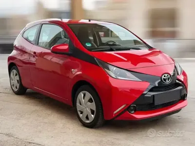 Gebraucht Toyota Aygo 69 PS (50 kW) 2015 Rot Kleinwagen