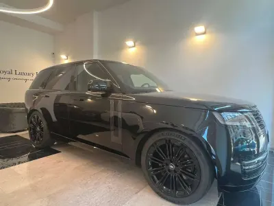 Usata Land Rover Range Rover 351 CV (258 kW) 2023 Santorini black SUV