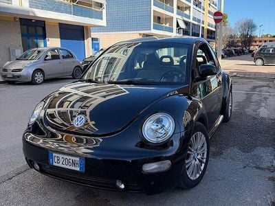 Usata VW New Beetle 89 CV (65 kW) 1999 Nero Utilitaria