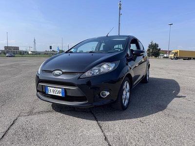 Usata Ford Fiesta 70 CV (51 kW) 2011 Nero Berlina