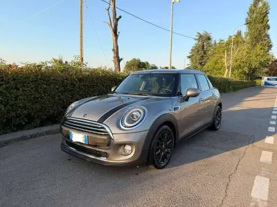Usata Mini ONE 102 CV (75 kW) 2018 Argento Utilitaria