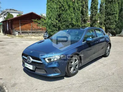 Usata Mercedes A180 Business 116 CV (85 kW) 2019 Blu Utilitaria