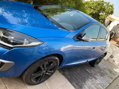 Usata Renault Mégane III LIMITED 110 CV (80 kW) 2014 Bluazzurro Berlina