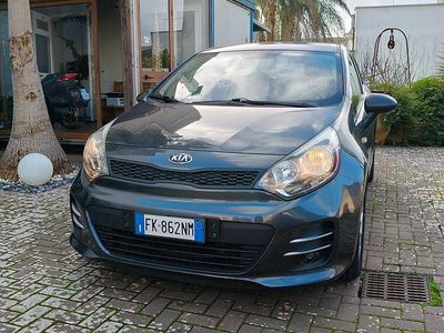 Usata Kia Rio Active 75 CV (55 kW) 2017 Grigio Berlina