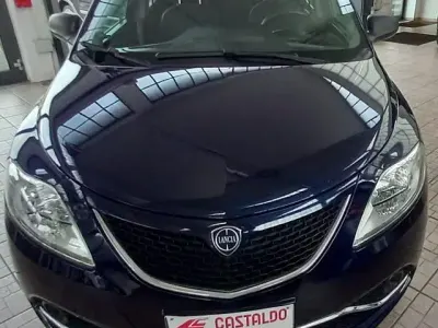 Usata Lancia Ypsilon Silver 69 CV (50 kW) 2017 Blu Utilitaria