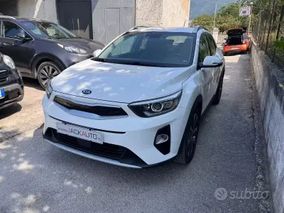 Usata Kia Stonic Style 120 CV (88 kW) 2017 Bianco SUV