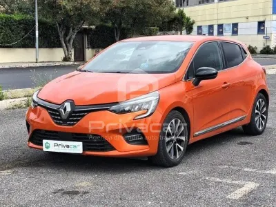 Usata Renault Clio V Techno 101 CV (74 kW) 2023 Arancione Berlina