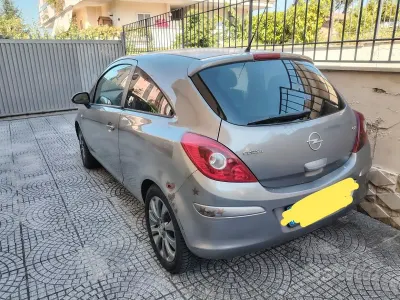 Usata Opel Corsa Edition 65 CV (47 kW) 2010 Grigio Utilitaria