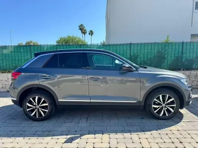 Usata VW T-Roc Style 116 CV (85 kW) 2019 Grigio SUV