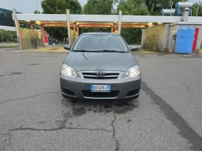 Usata Toyota Corolla 90 CV (66 kW) 2006 Grigio Berlina