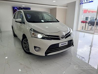 Usata Toyota Verso Active 124 CV (91 kW) 2013 Bianco Monovolume