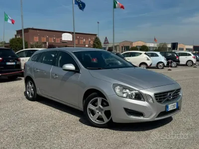 Usata Volvo V60 Momentum 163 CV (119 kW) 2011 Grigio Station wagon