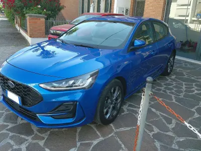 Usata Ford Focus ST-Line 125 CV (91 kW) 2023 Blu/azzurro Berlina
