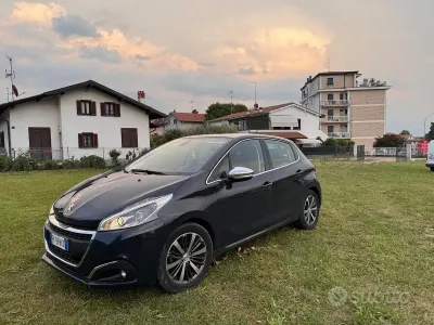 Usata Peugeot 208 Active 82 CV (60 kW) 2018 Nero Utilitaria